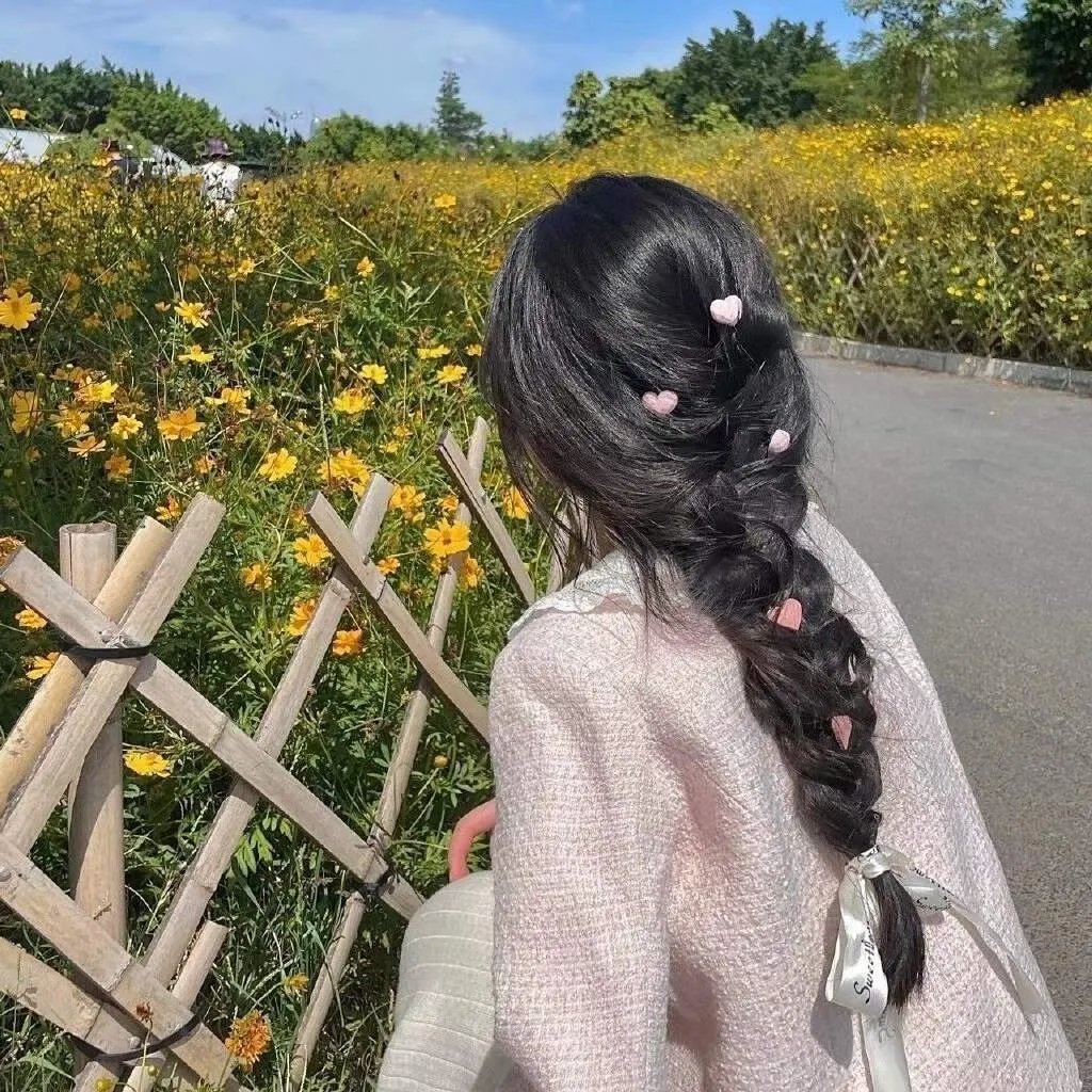 穿书后，她把悲剧变爽文